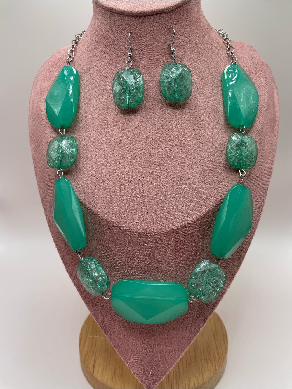 Green Beaded Statement Necklace and Earring Set - Picture 2 of 6